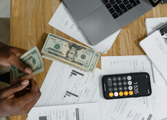 Market Experts Uncover Excellent Buys During December 'Silly Season' Tax Selloff